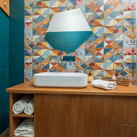 Futura Funky House - De Vivo Realty Apartment *